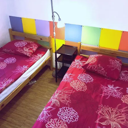 Hostel Latberry *